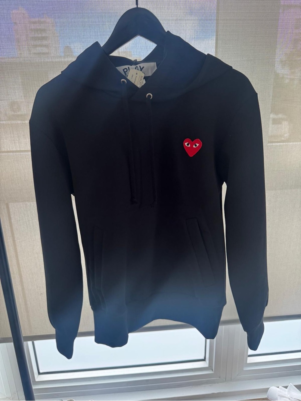 comme des Garçons PLAY Black Heart Logo Pullover Hoodie
Men's US S / EU 44-46